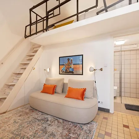 Cozy Artsy Duplex Near The Great Synagogue